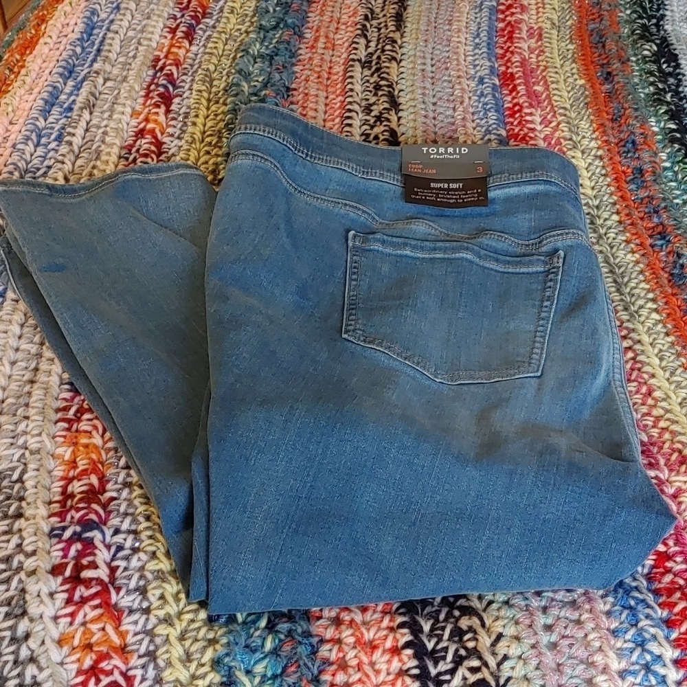 NWT TORRID CROP LEAN JEAN
